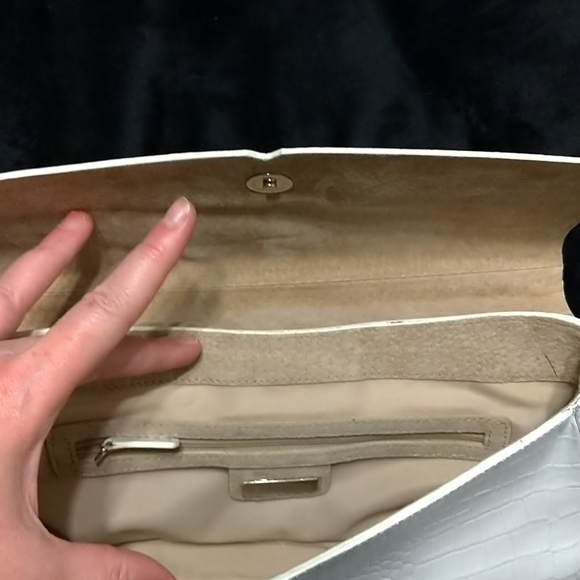 Clutch - Picture 2 of 4